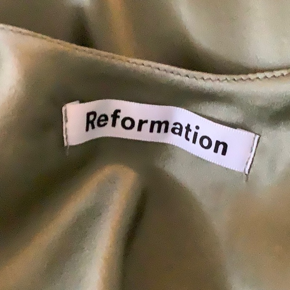 Reformation Bryn Silk Dress in Artichoke green. Size 4. - Picture 5 of 11